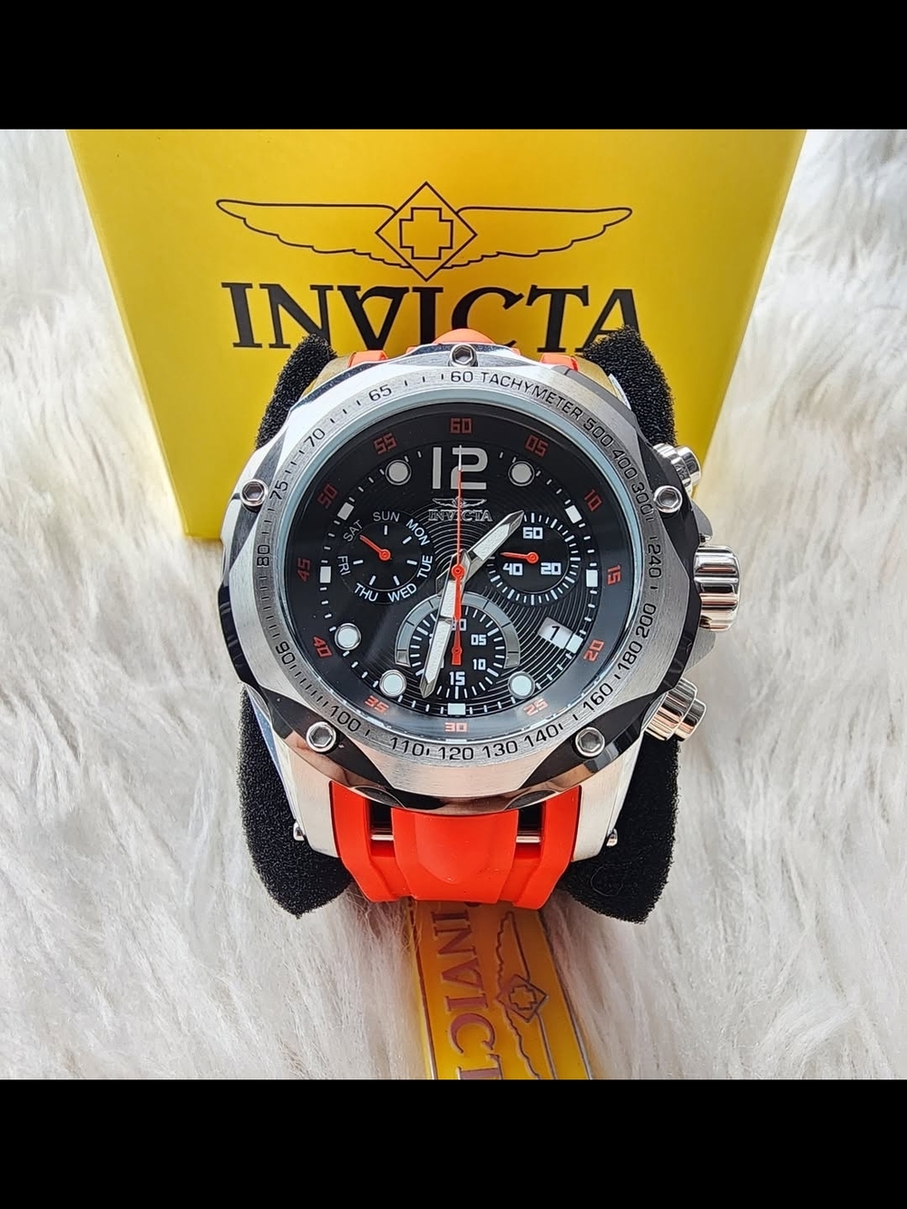 Invicta Men's Red Silicone Swiss Mouvement Strap Chronograph Watch